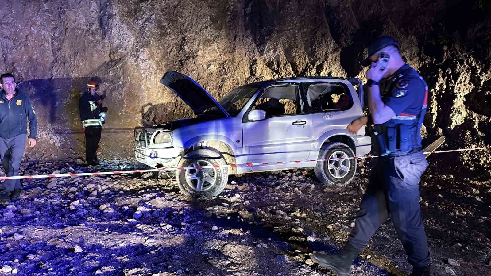 boluda ucuruma yuvarlanan cipte hayatini kaybeden iki sevgili son yolculuklarina ugurlandi 7 N6rP9mE7