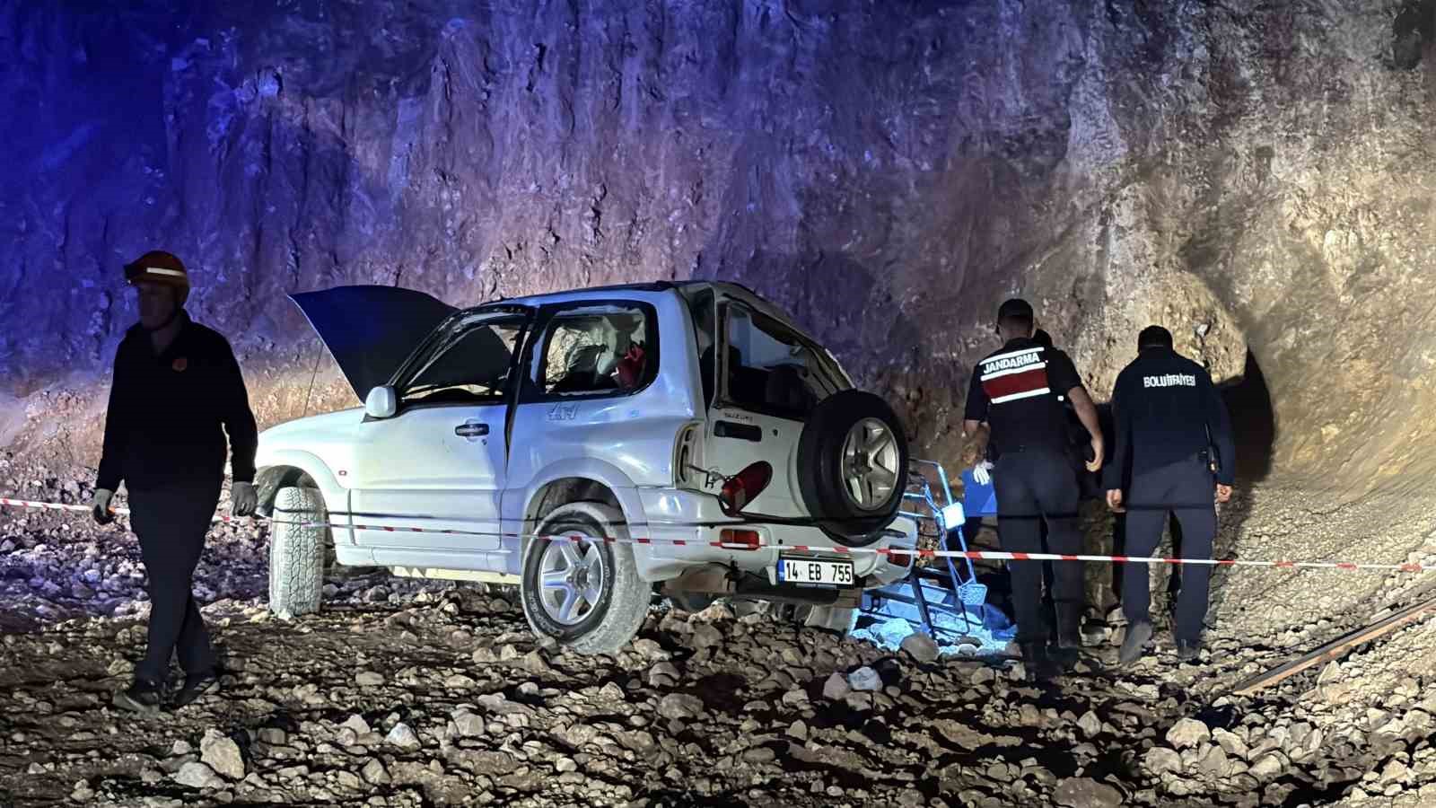 boluda ucuruma yuvarlanan cipte hayatini kaybeden iki sevgili son yolculuklarina ugurlandi 8 nZOHIIYi