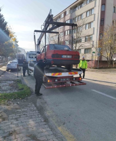 boluda-uzun-suredir-park-halindeki-hurda-araclar-toplaniyor-DyKzIkdR.jpg