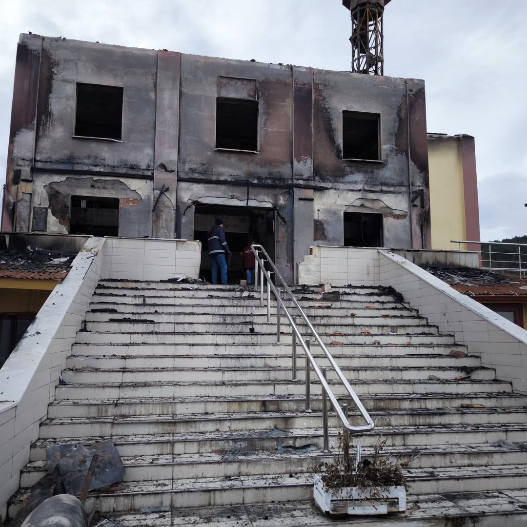 boluda yanan camide enkaz kaldirma calismalari basladi 2 EWlssdg9