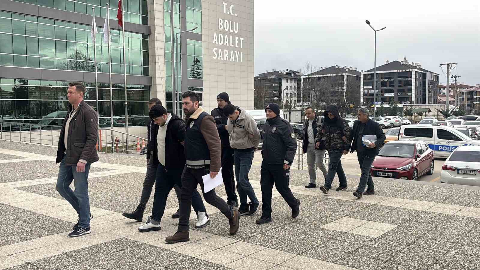 boluda yasli cifti polisiz diyerek 23 milyon lira dolandirdilar 1 HrHsTO1F