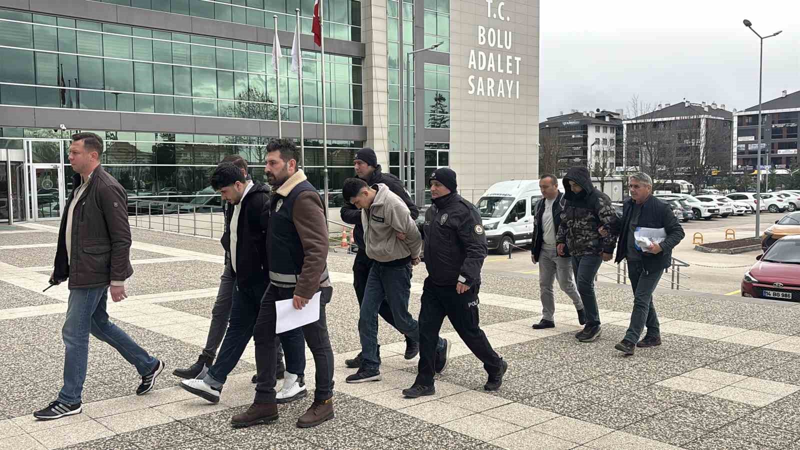boluda yasli cifti polisiz diyerek 23 milyon lira dolandirdilar 2 d4BPbyDV