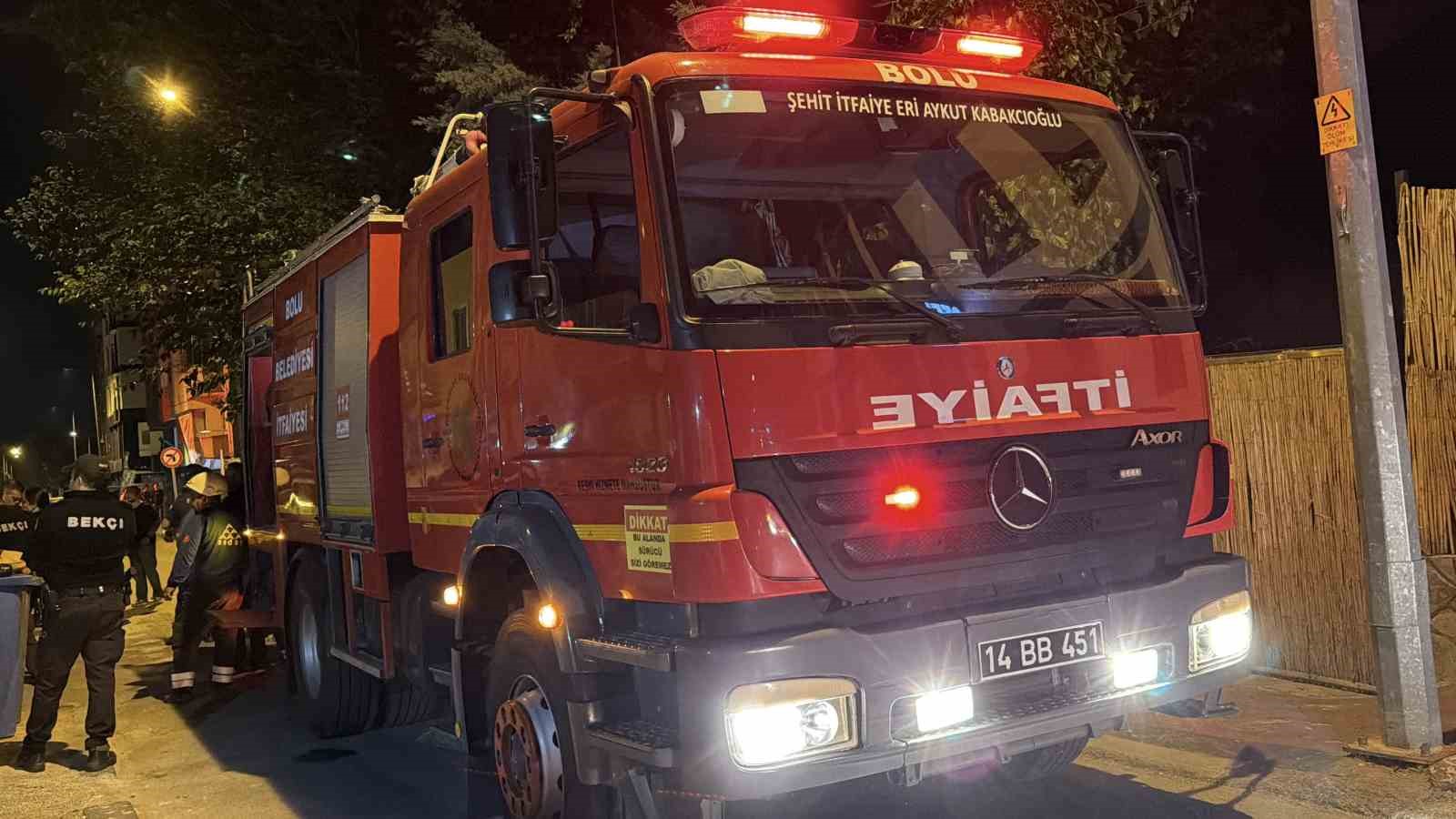 Bolu’da yemeği ocakta unutup uyuyakalan şahıs dumandan etkilendi 4 boluda yemegi ocakta unutup uyuyakalan sahis dumandan etkilendi 0 JCO3Udg8