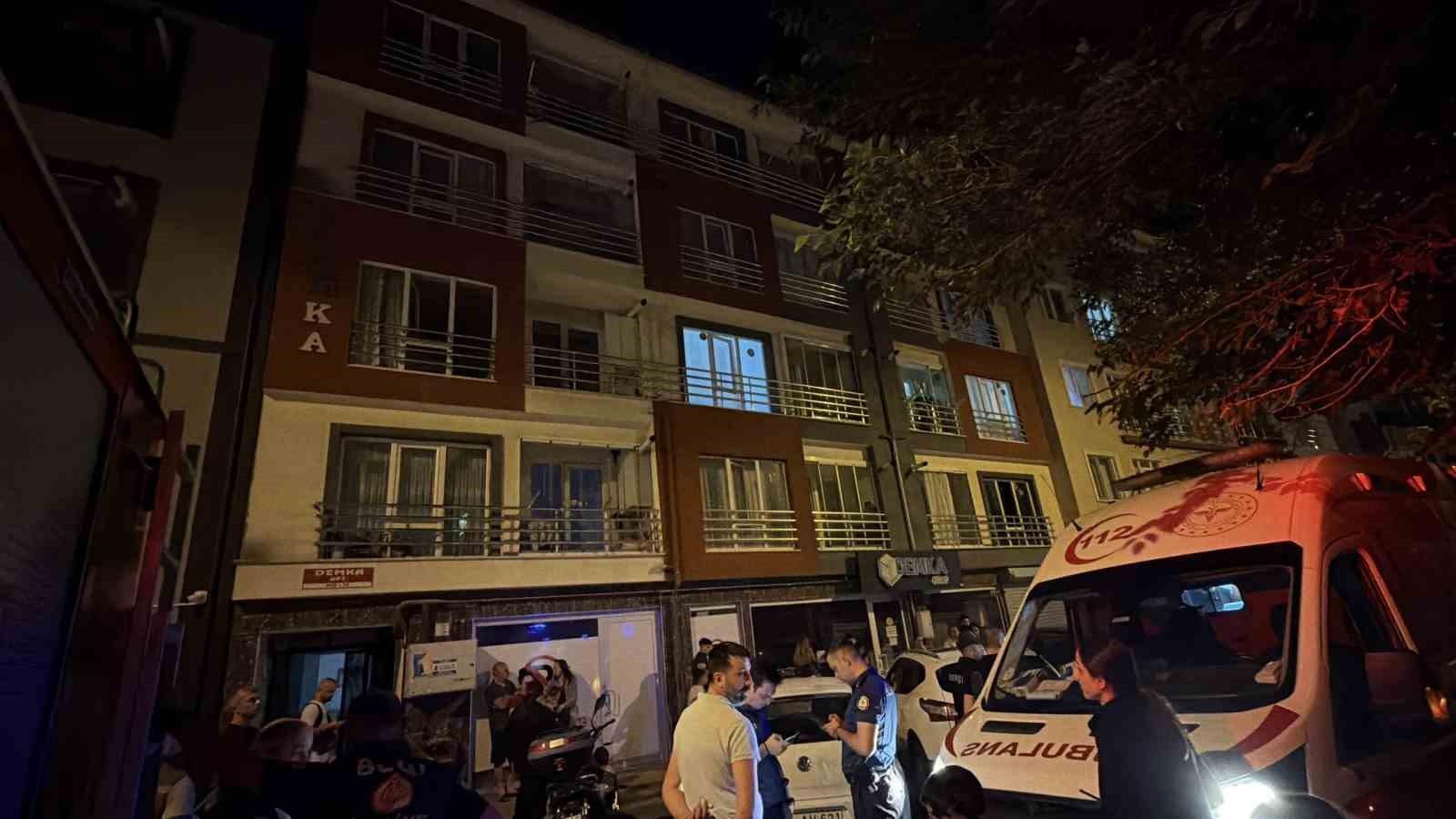 Bolu’da yemeği ocakta unutup uyuyakalan şahıs dumandan etkilendi 5 boluda yemegi ocakta unutup uyuyakalan sahis dumandan etkilendi 1 5kb1AvmV