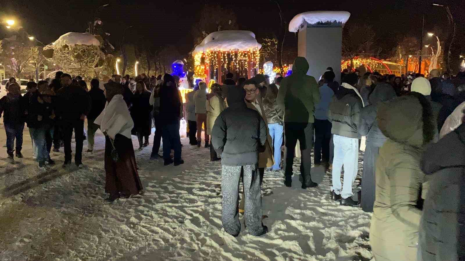 boluda yeni yil coskusu kimisi oyun havasiyla kimisi evlilik teklifiyle 2026ya girdi 1 zODhAD7h