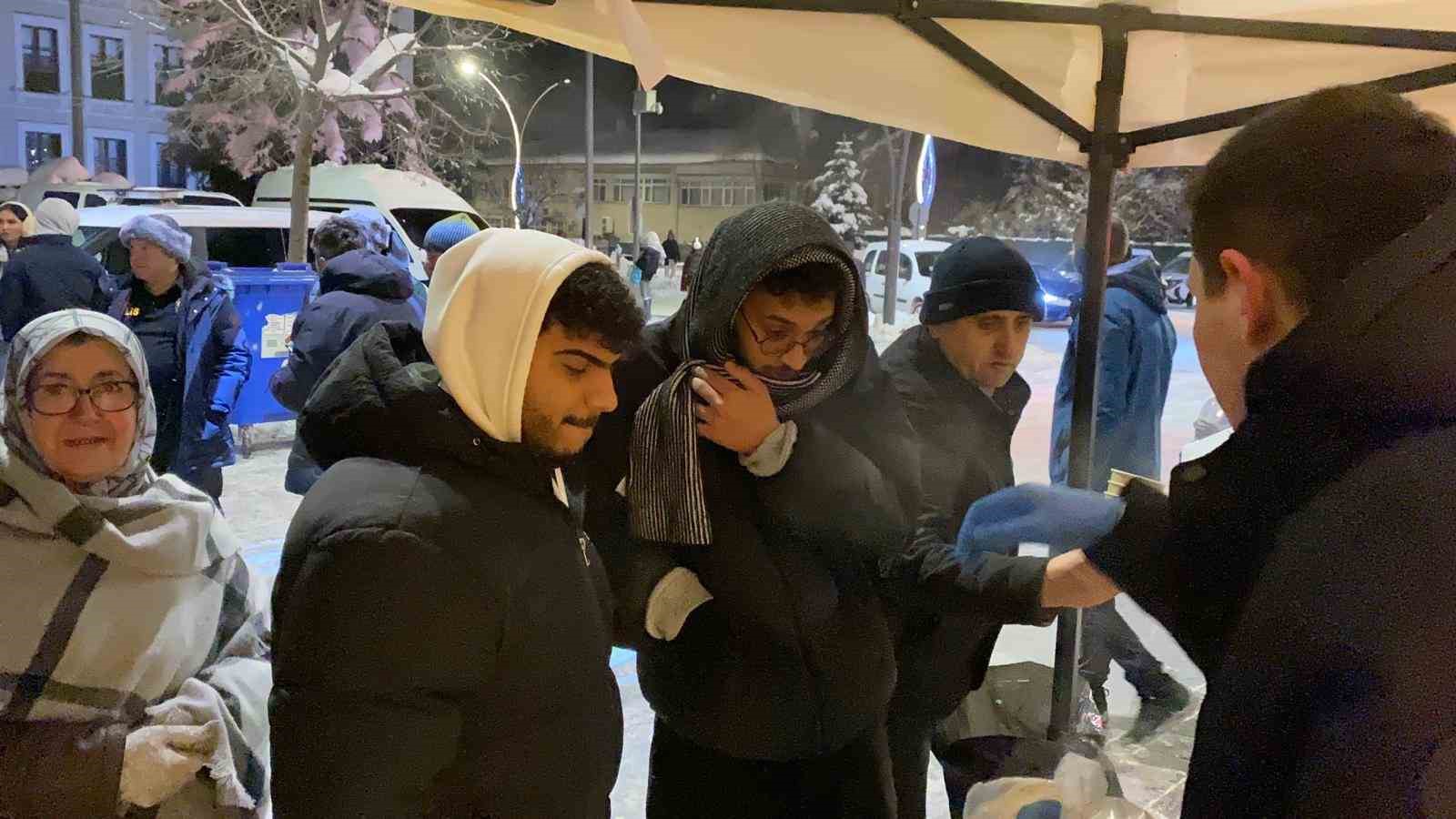 boluda yeni yil coskusu kimisi oyun havasiyla kimisi evlilik teklifiyle 2026ya girdi 10 F22fJt81