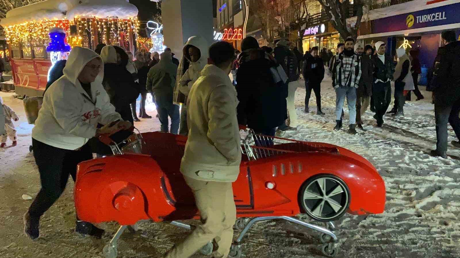 boluda yeni yil coskusu kimisi oyun havasiyla kimisi evlilik teklifiyle 2026ya girdi 12 aabuj29G