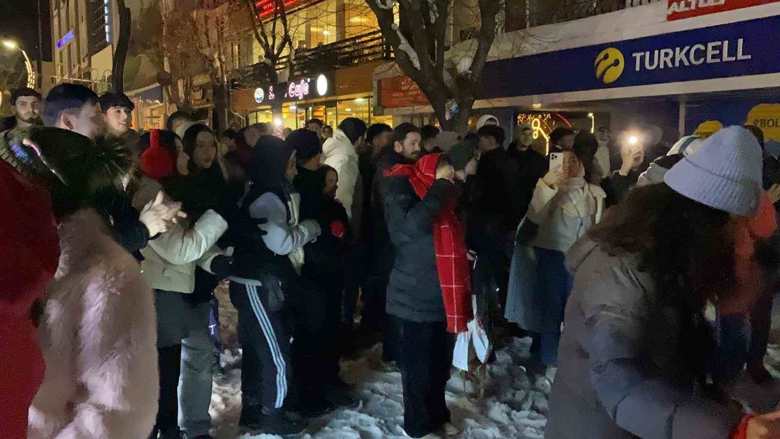 boluda yeni yil coskusu kimisi oyun havasiyla kimisi evlilik teklifiyle 2026ya girdi 2 jGicTX8N