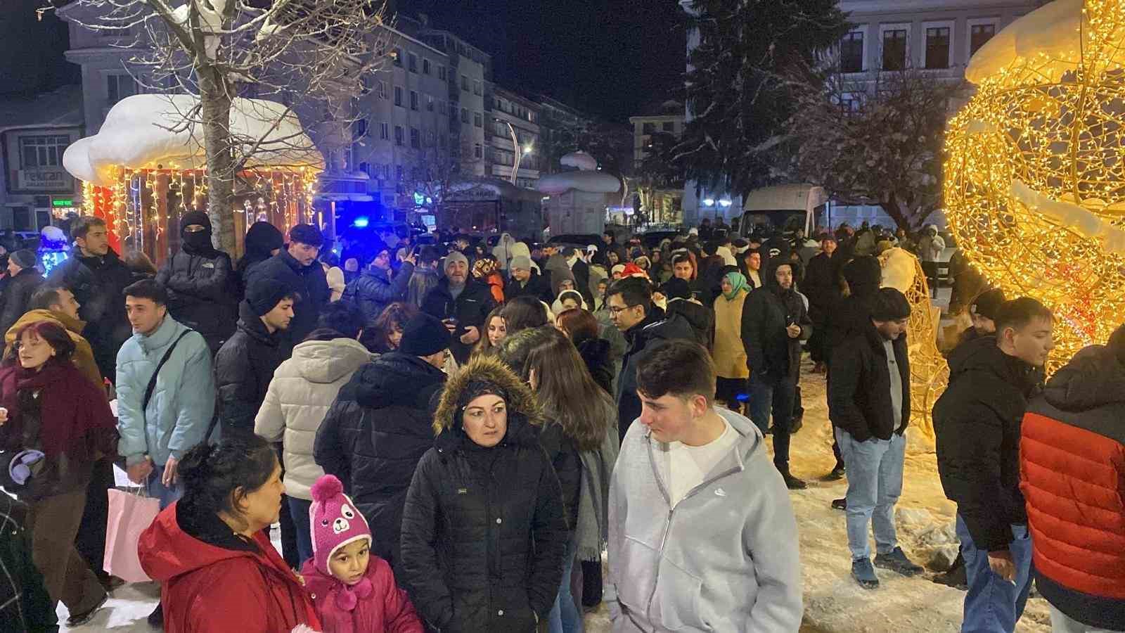 boluda yeni yil coskusu kimisi oyun havasiyla kimisi evlilik teklifiyle 2026ya girdi 7 a7j4m9tB