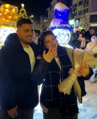 boluda-yeni-yil-coskusu-kimisi-oyun-havasiyla-kimisi-evlilik-teklifiyle-2026ya-girdi-UwAZx1W3.jpg