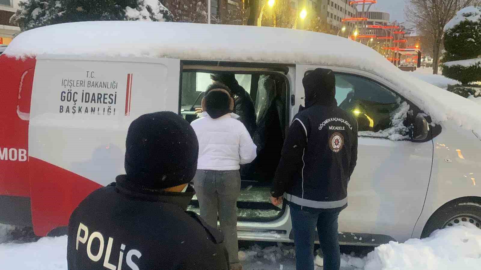 boluda yilbasi gecesi oncesi siki denetim tek tek kimlik kontrolu yapildi 4