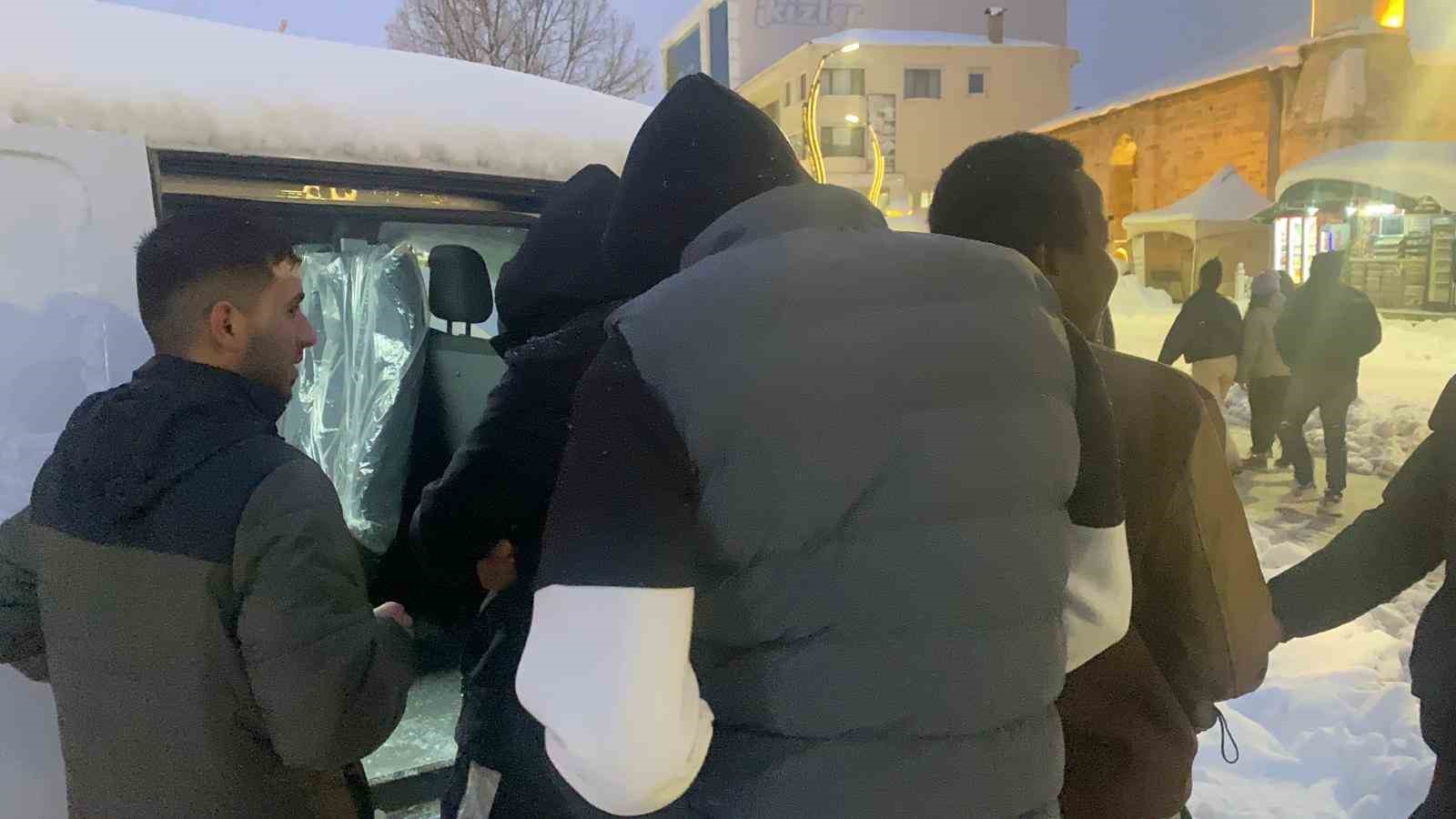 boluda yilbasi gecesi oncesi siki denetim tek tek kimlik kontrolu yapildi 5 rrt723VM