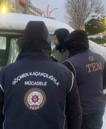 boluda-yilbasi-gecesi-oncesi-siki-denetim-tek-tek-kimlik-kontrolu-yapildi-76FkgCbm.jpg