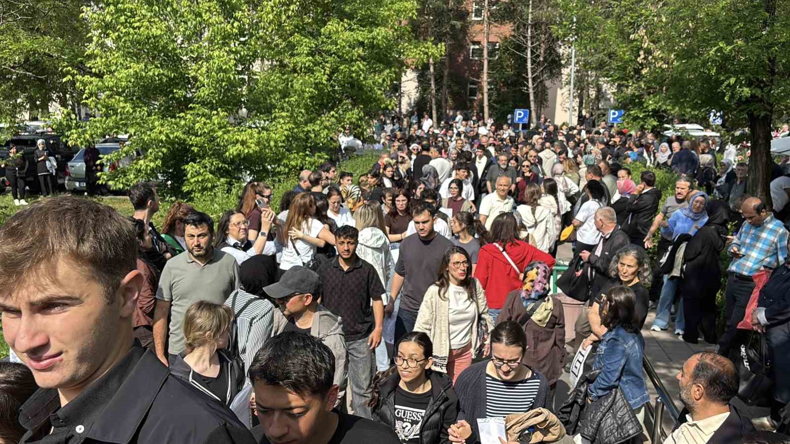 Bolu’da YKS’ye giren bir öğrenci: "Türkiye maçını izledik bütün moralimizi bozdular" 7 boluda yksye giren bir ogrenci turkiye macini izledik butun moralimizi bozdular 3 Vkj7dm6d