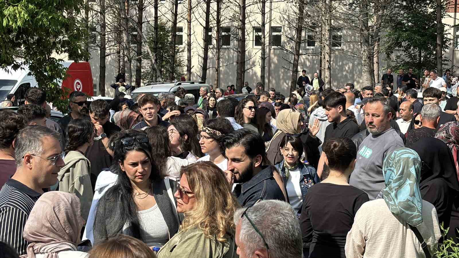 Bolu’da YKS’ye giren bir öğrenci: "Türkiye maçını izledik bütün moralimizi bozdular" 8 boluda yksye giren bir ogrenci turkiye macini izledik butun moralimizi bozdular 4 sKtMSivy
