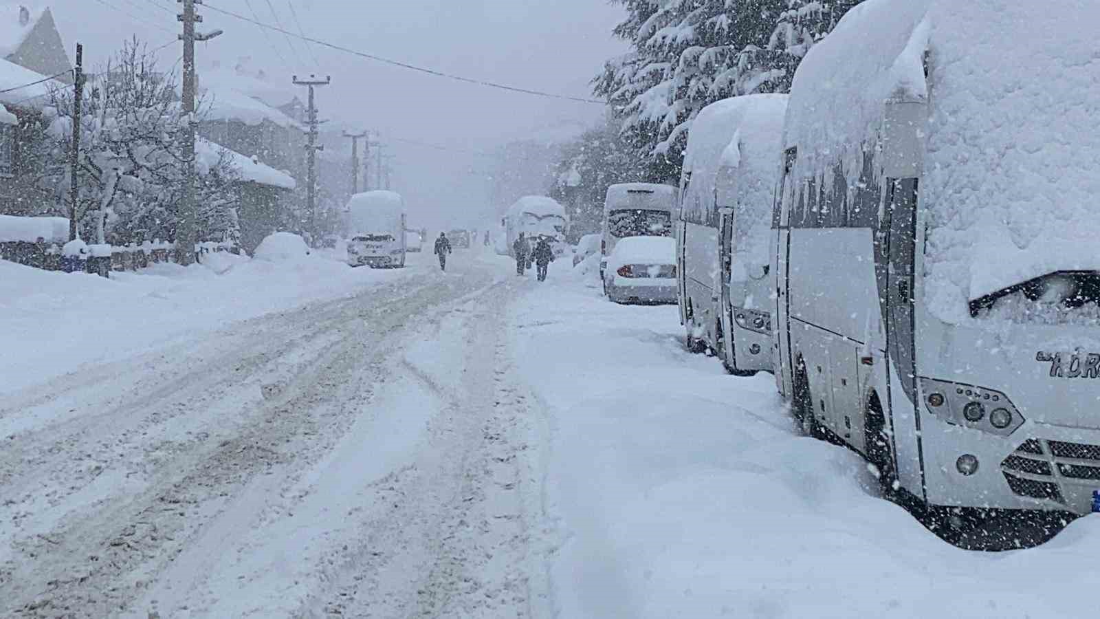 boluda yogun kar yagisi goz gozu gormuyor 5 78yzvSpe