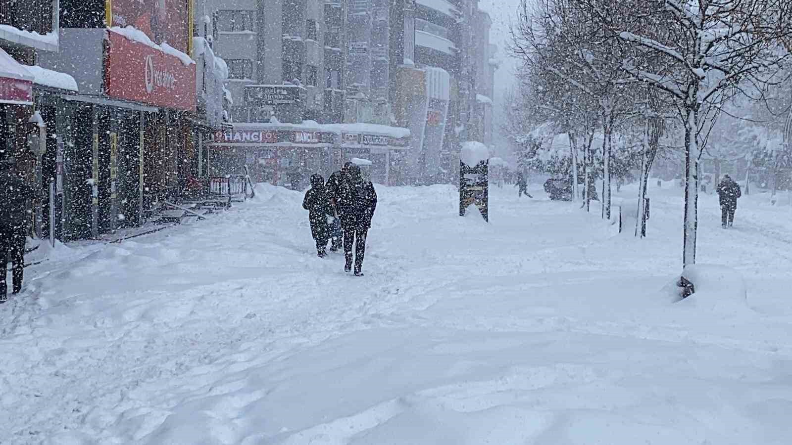 boluda yogun kar yagisi goz gozu gormuyor 9 GYO29Tfd