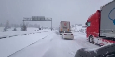boluda-yogun-karda-tirlar-rampayi-cikamadi-gerede-samsun-yolu-ulasima-kapandi-wY9UICfj.jpg