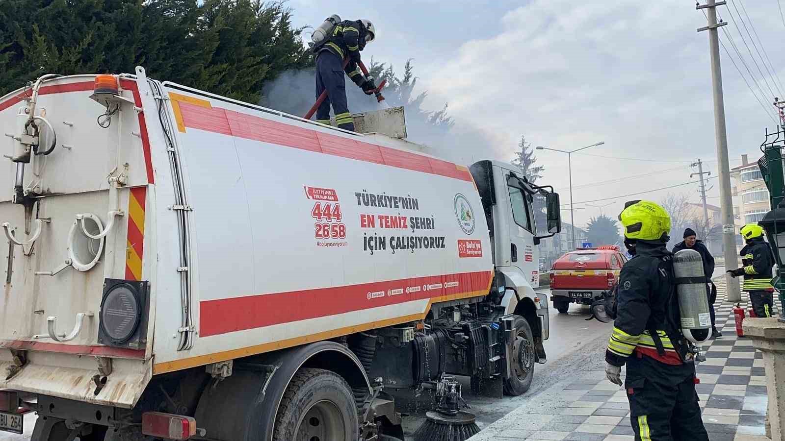 boluda yol supurme aracinda yangin cikti 4 Lm8KmCeu