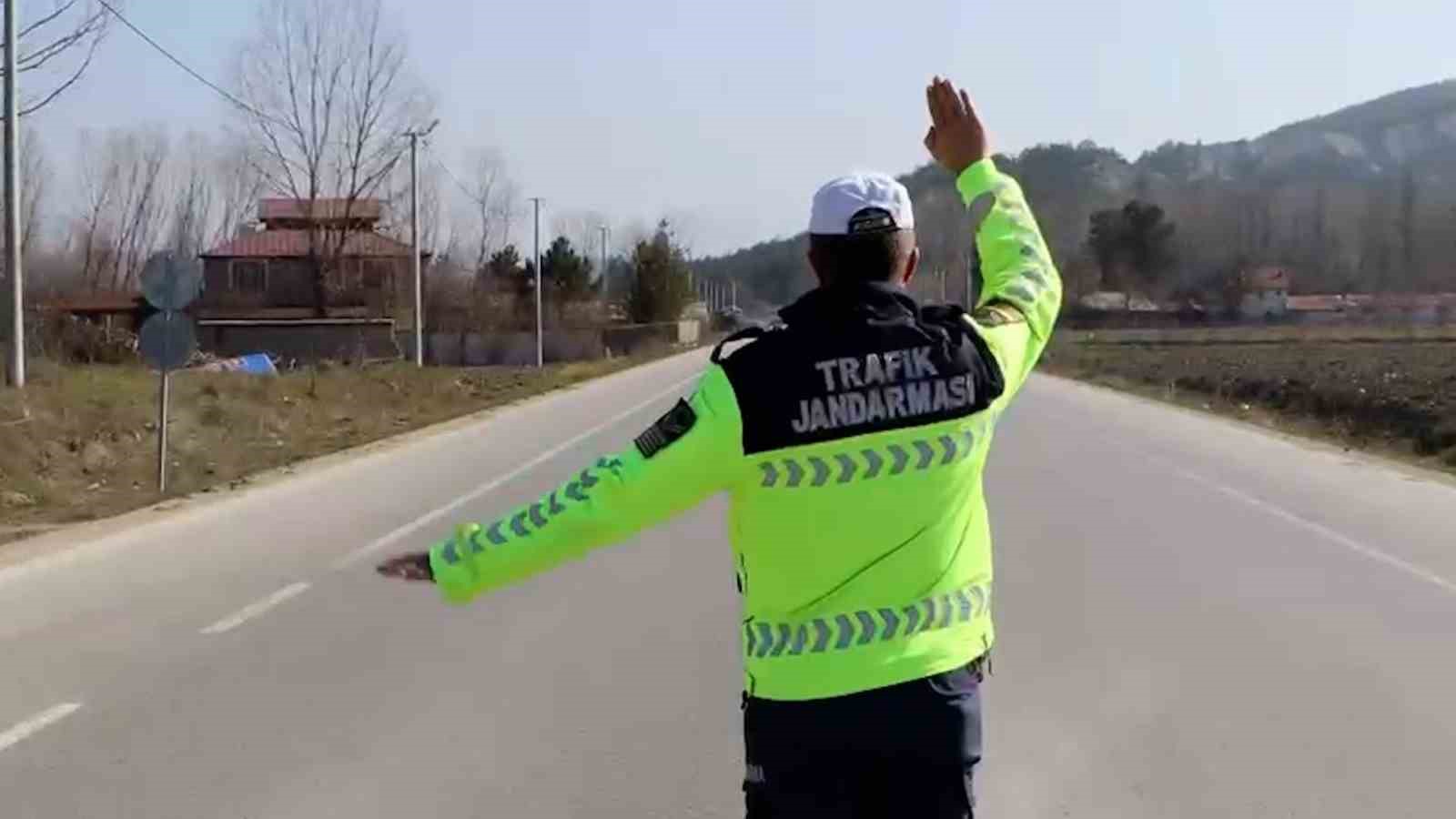 boluda yolcu otobuslerine sivil jandarma denetimi 2 1DZljaNS