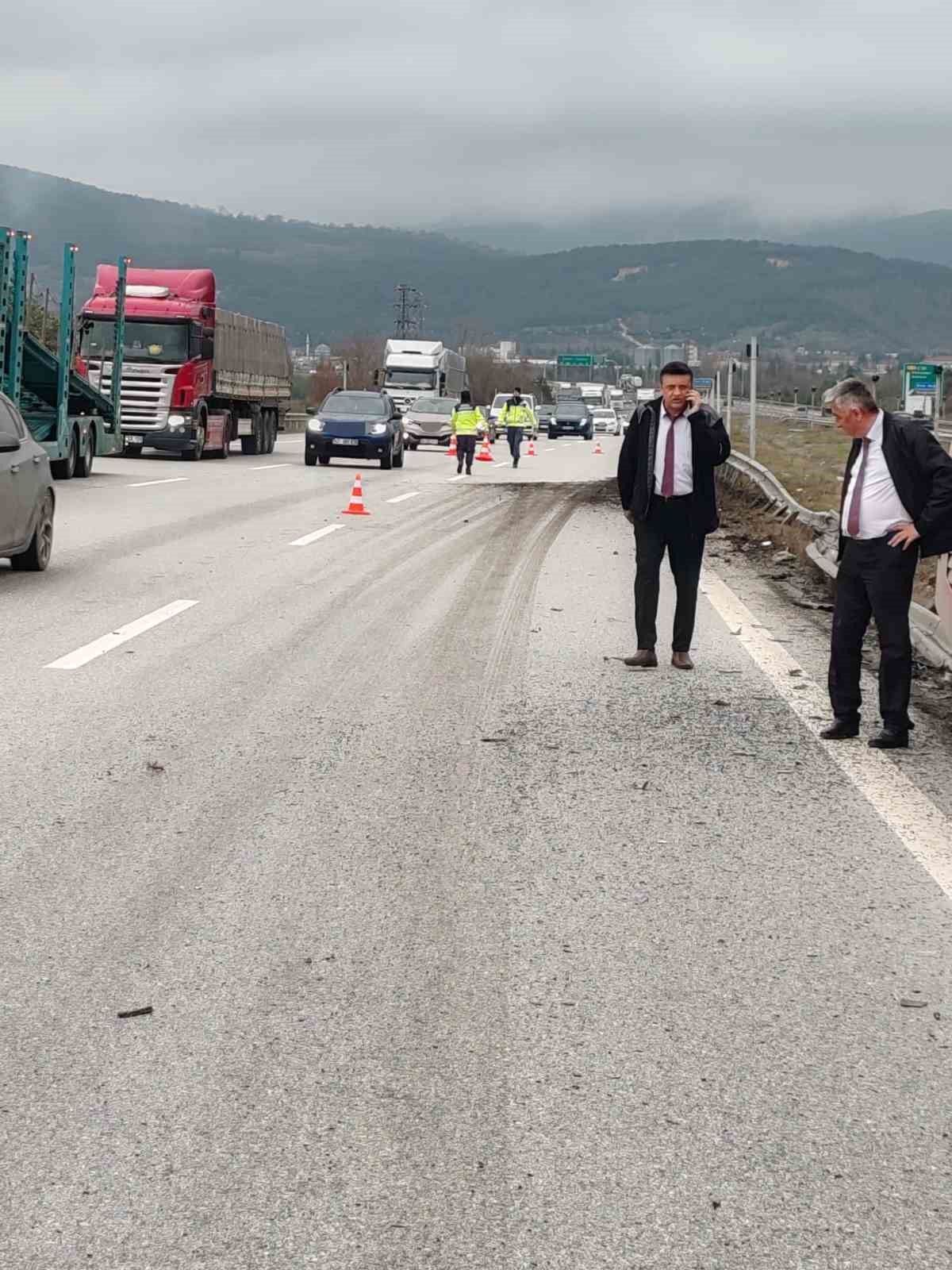 Bolu’da yolcu otobüsü ile çarpışan tır refüje savruldu 6 boluda yolcu otobusu ile carpisan tir refuje savruldu 2 tDCiOhhg