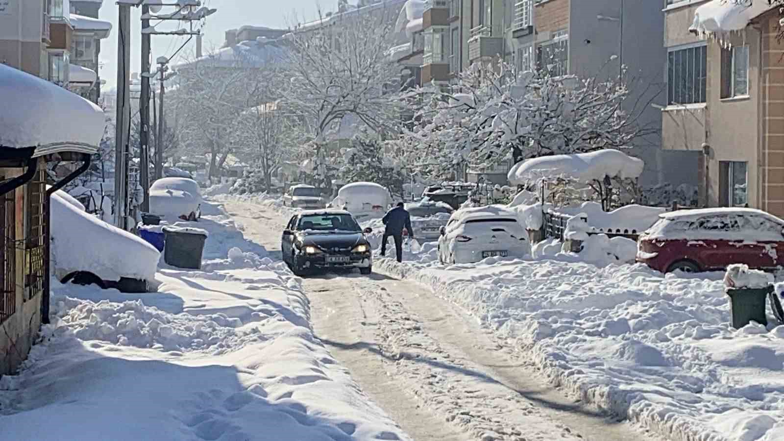 Bolu’da yollar buz tuttu, vatandaşlar zor anlar yaşadı 6 boluda yollar buz tuttu vatandaslar zor anlar yasadi 2 UnVcgr6c