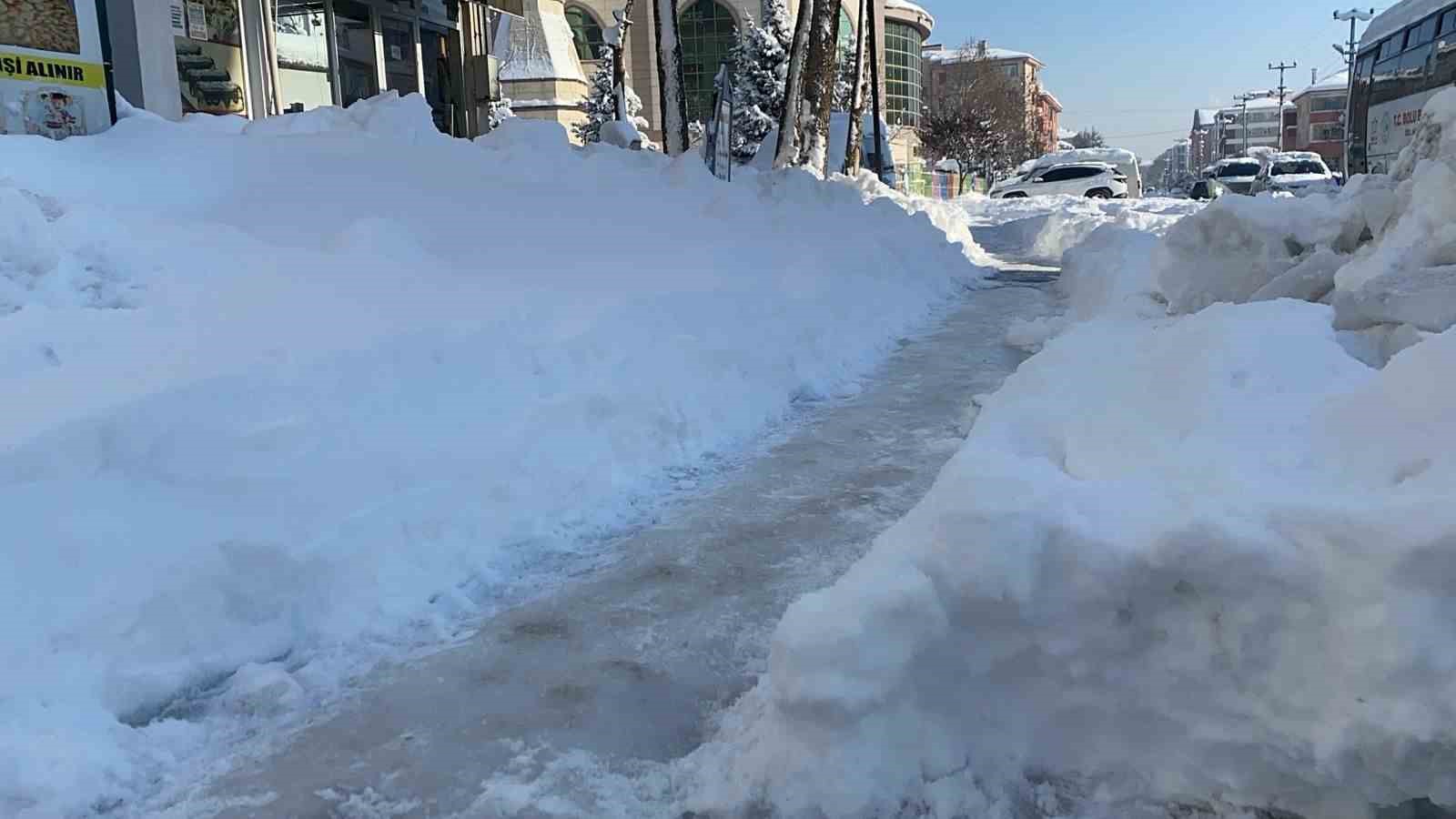 Bolu’da yollar buz tuttu, vatandaşlar zor anlar yaşadı 8 boluda yollar buz tuttu vatandaslar zor anlar yasadi 4 yZr3nVNY