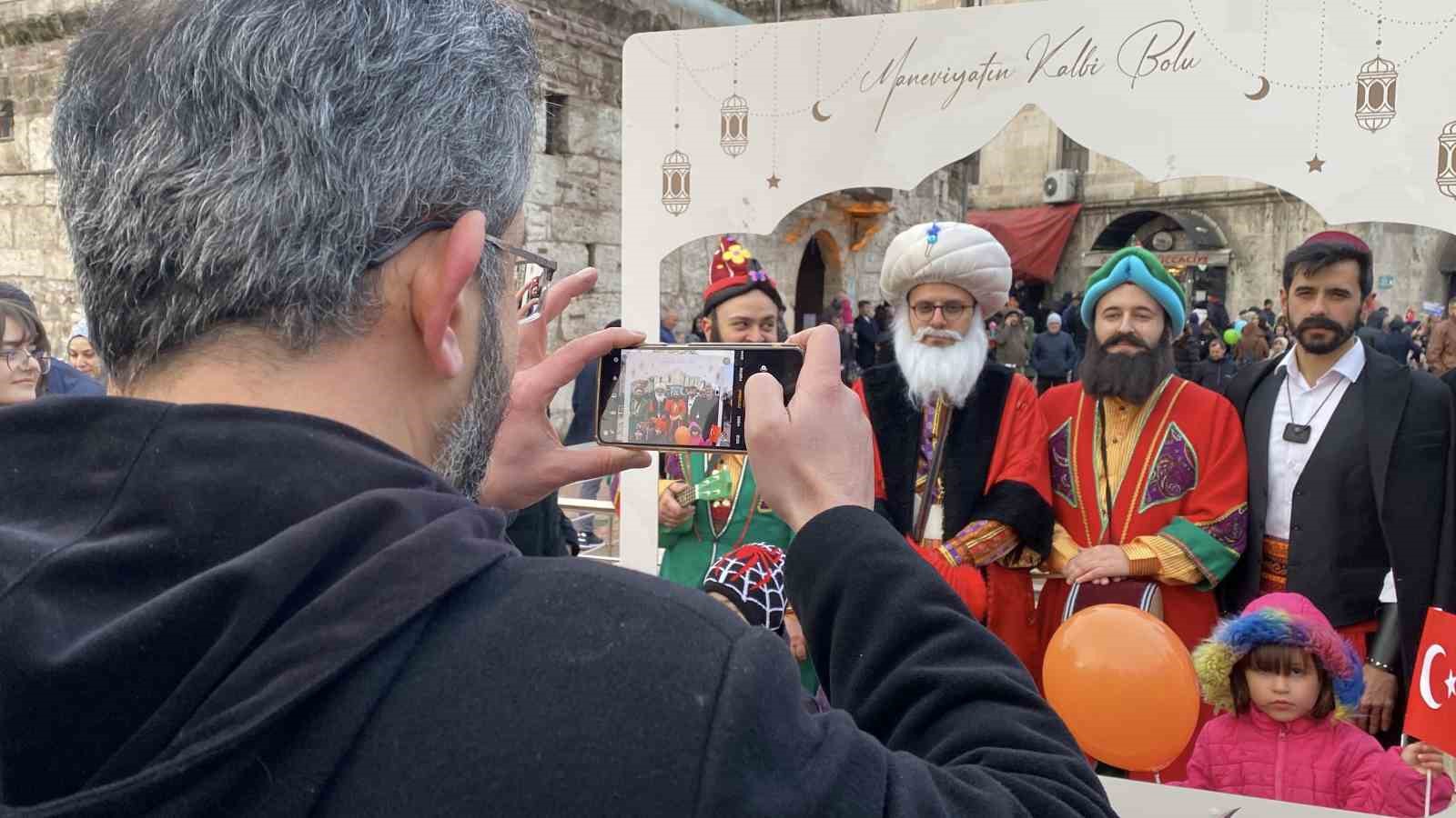 boluda yuzlerce kisi ramazan alayi yuruyusunde bulustu 1 CTpi31qR