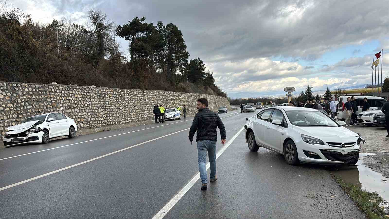 boluda zincirleme kaza 3 yarali 0
