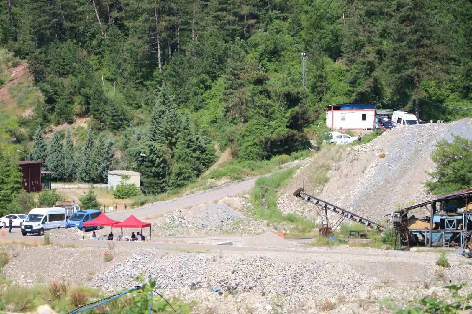 Bolu’daki maden göçüğünde hayatını kaybeden işçiyi çıkarma çalışmaları 26. saatinde sürüyor 5 boludaki maden gocugunde hayatini kaybeden isciyi cikarma calismalari 26 saatinde suruyor 1 sh27k3Pq