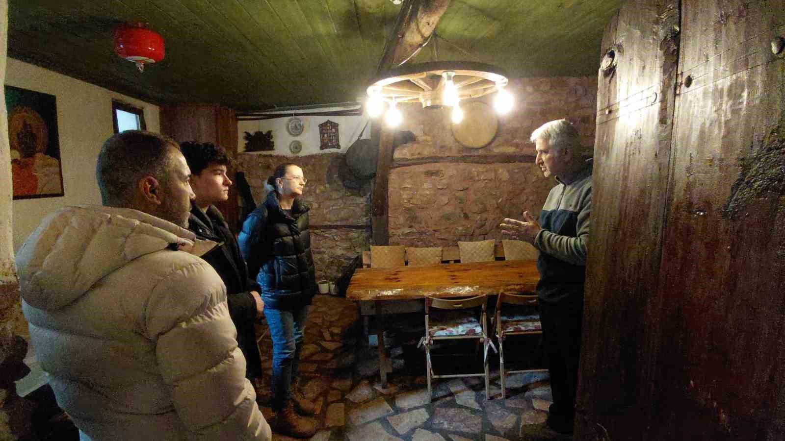 boludaki tarihi konaga tatilcilerden yogun ilgi 5 BKtYdNYL