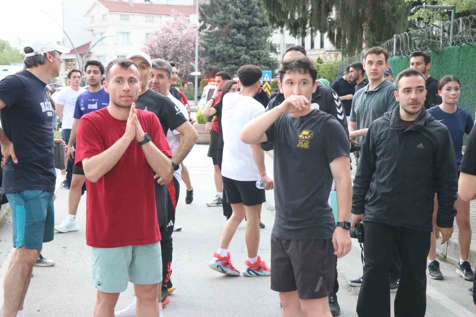 ’Bolu’nun babası’ İzzet Baysal anısına düzenlenen "Şükran Günleri" koşuyla başladı 5 bolunun babasi izzet baysal anisina duzenlenen sukran gunleri kosuyla basladi 1 iwN7M1mv