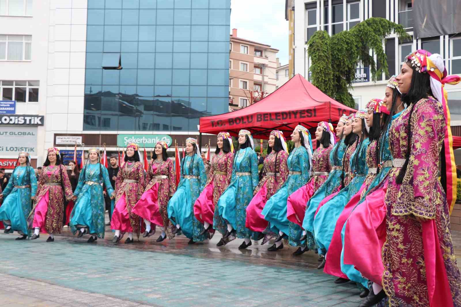 ‘Bolu’nun Babası’ İzzet Baysal törenle anıldı 5 bolunun babasi izzet baysal torenle anildi 1 4AcwlTEr