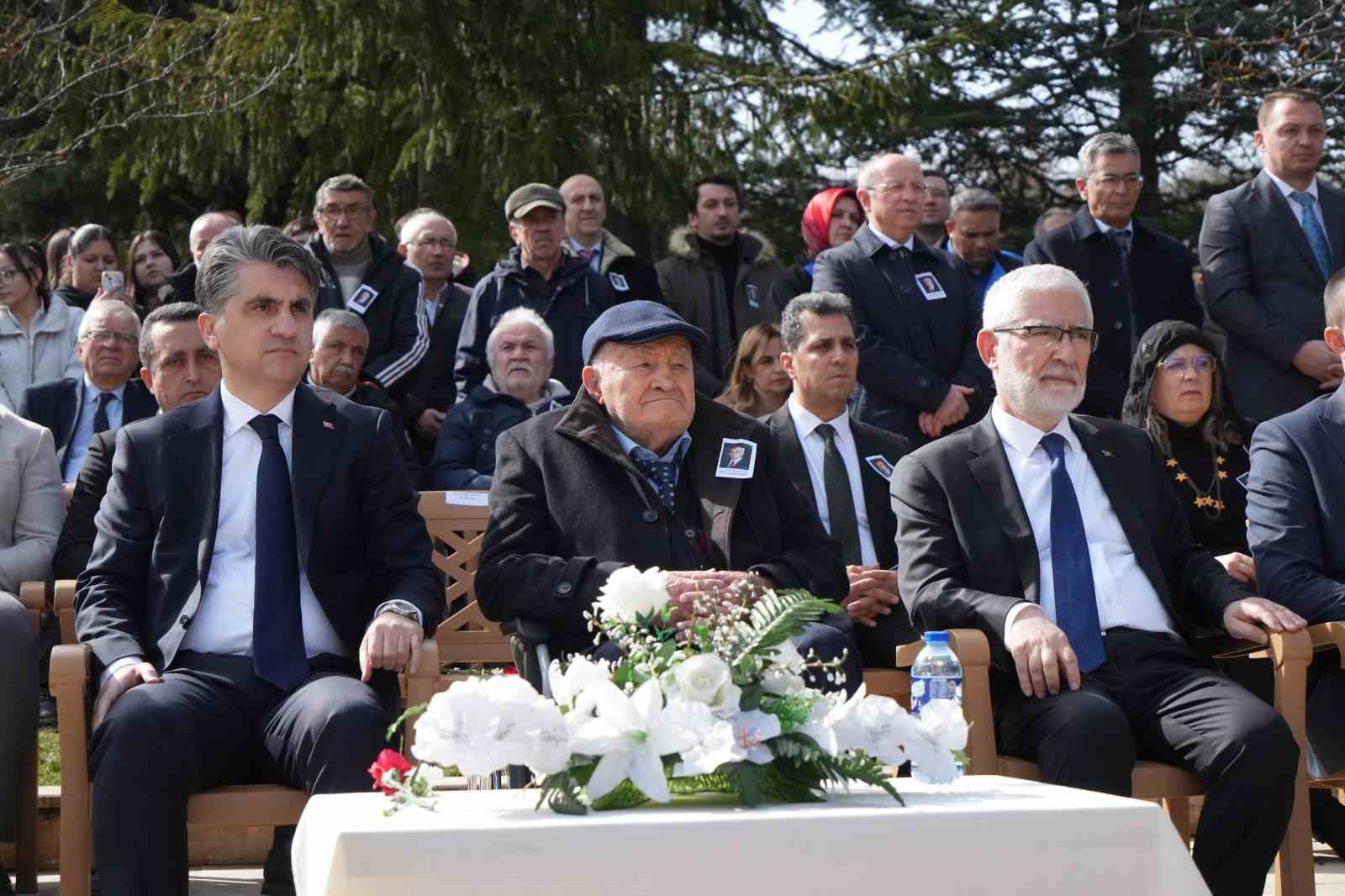 ‘Bolu’nun Babası’ İzzet Baysal vefatının 26’ncı yılında dualarla anıldı 5 bolunun babasi izzet baysal vefatinin 26nci yilinda dualarla anildi 1 3vO5tLrq