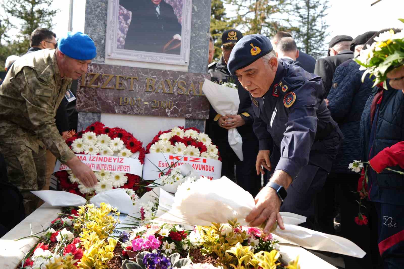 ‘Bolu’nun Babası’ İzzet Baysal vefatının 26’ncı yılında dualarla anıldı 7 bolunun babasi izzet baysal vefatinin 26nci yilinda dualarla anildi 3 IkecOZv9