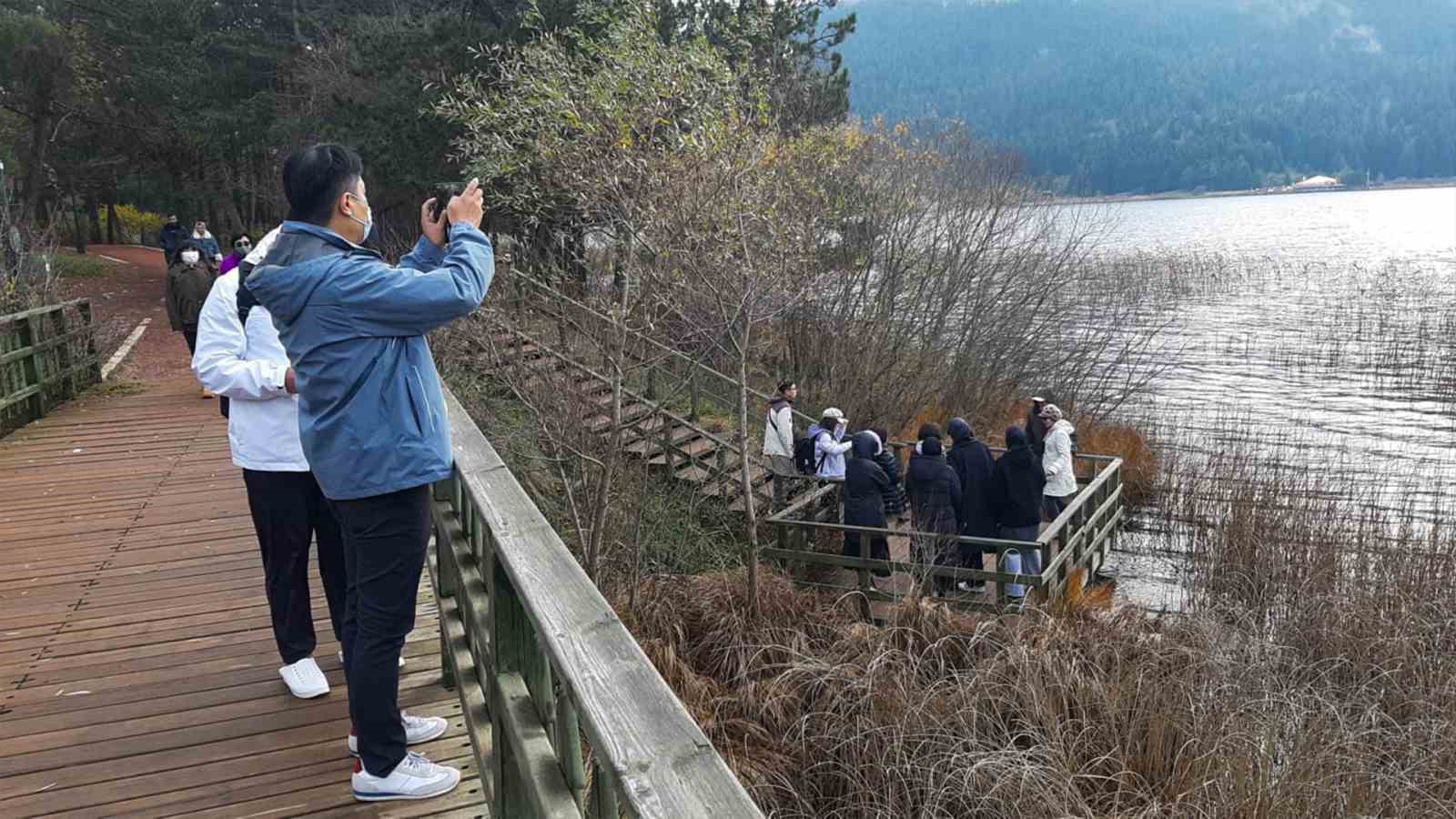bolunun doga harikasi abant golune ziyaretci akini 0 K1PghMSh