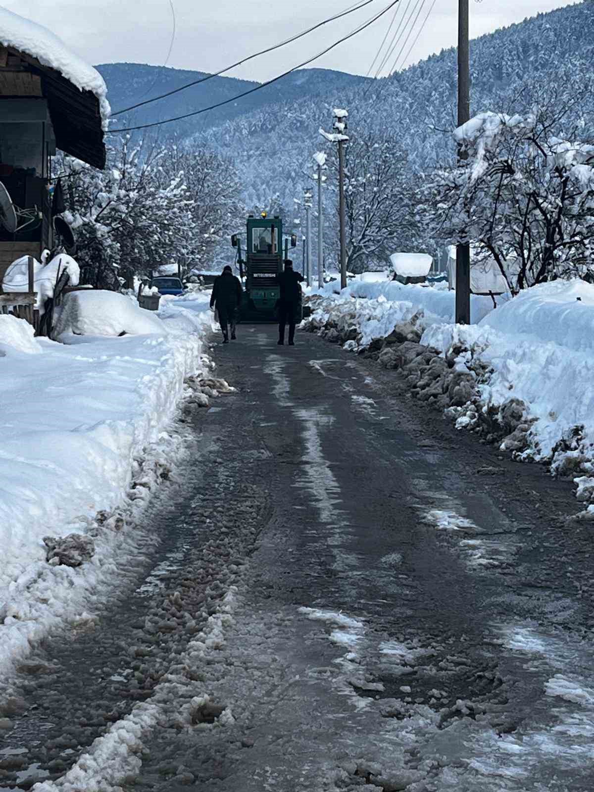 bolunun mengen ilcesinde hummali calisma 18 koy yolu ulasima kapali 2 9eAvHhvz