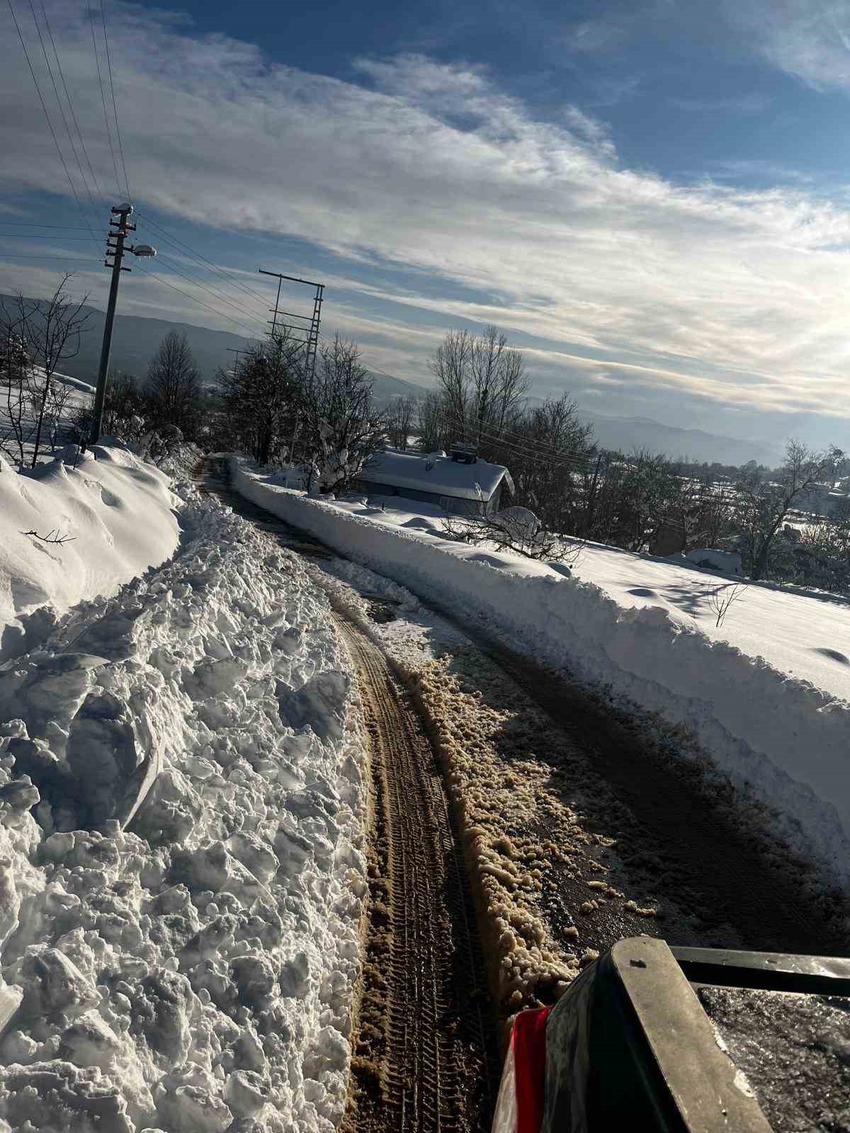 bolunun mengen ilcesinde hummali calisma 18 koy yolu ulasima kapali 3 9kBVR6CP