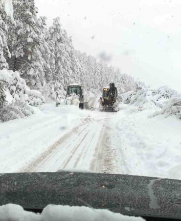 bolunun-mengen-ilcesinde-hummali-calisma-18-koy-yolu-ulasima-kapali-5GVUkWTw.jpg