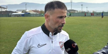 boluspor-teknik-direktoru-arslan-ayaklarimiz-yere-saglam-basiyor-feqXgW8F.jpg