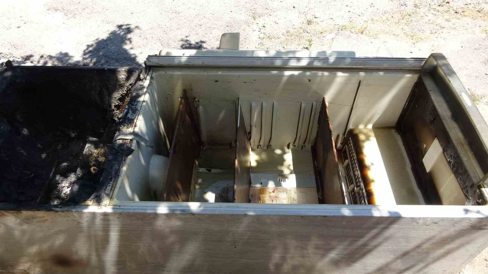 bomba gibi patlayan buzdolabi sonrasi evde buyuk maddi hasar olustu 0 4KFA3Vks