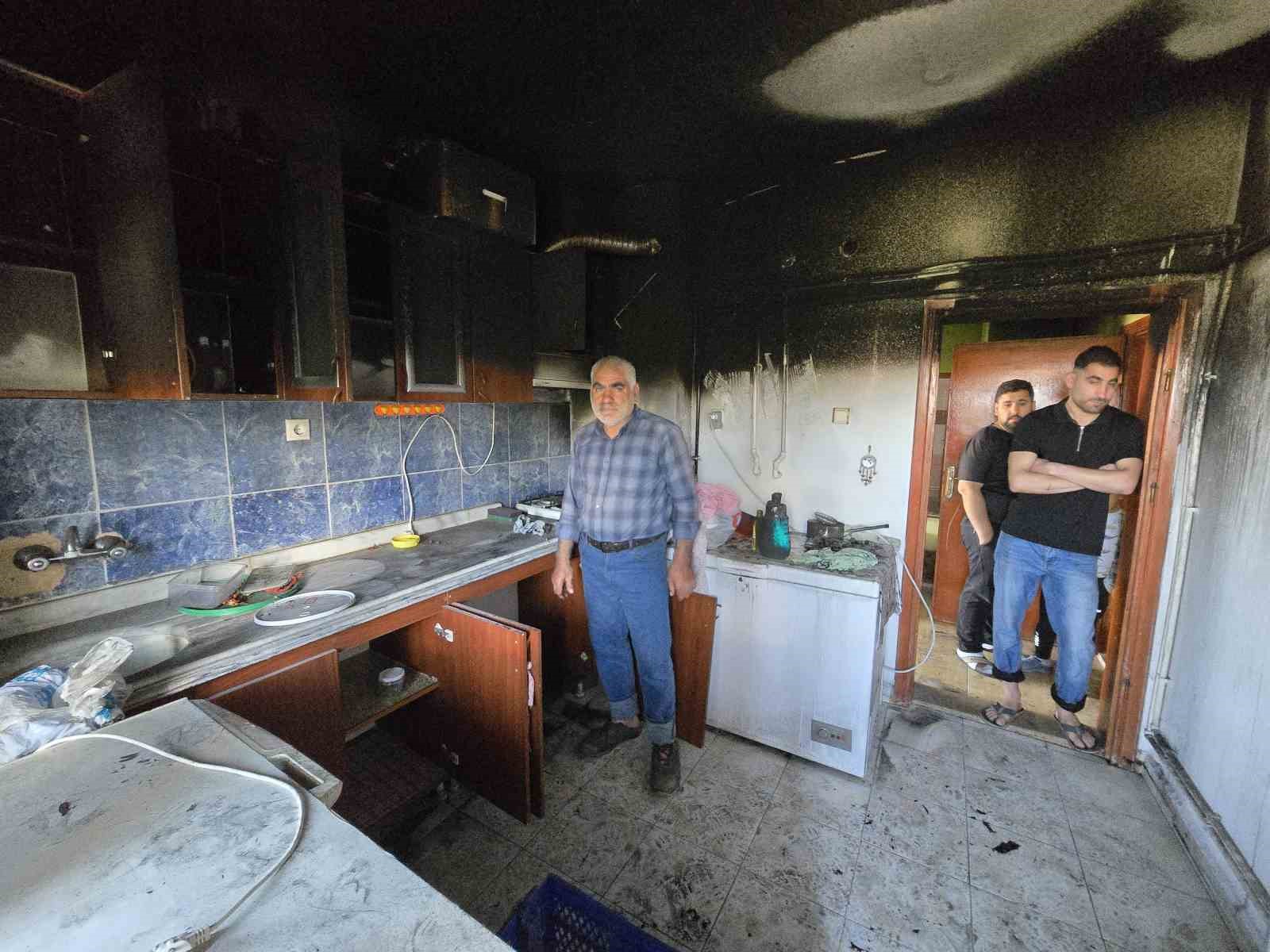 bomba gibi patlayan buzdolabi sonrasi evde buyuk maddi hasar olustu 4 D95iYuQl