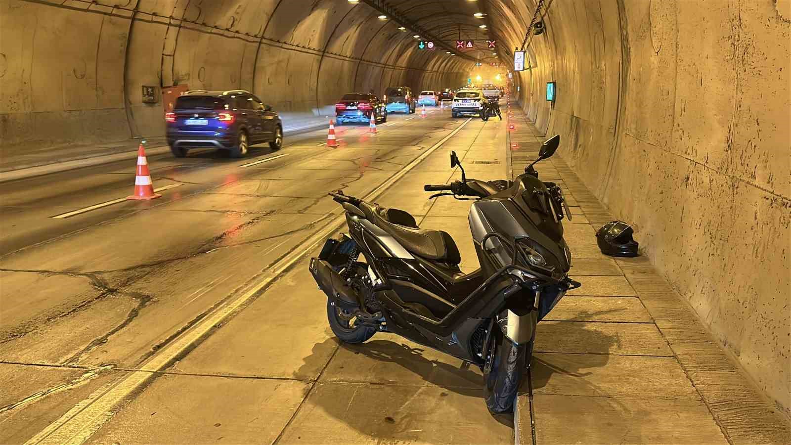 Bomonti-Dolmabahçe Tüneli’nde yola dökülen yağ kazaya neden oldu: 3 yaralı 5 bomonti dolmabahce tunelinde yola dokulen yag kazaya neden oldu 3 yarali 1 IEyAC4CW