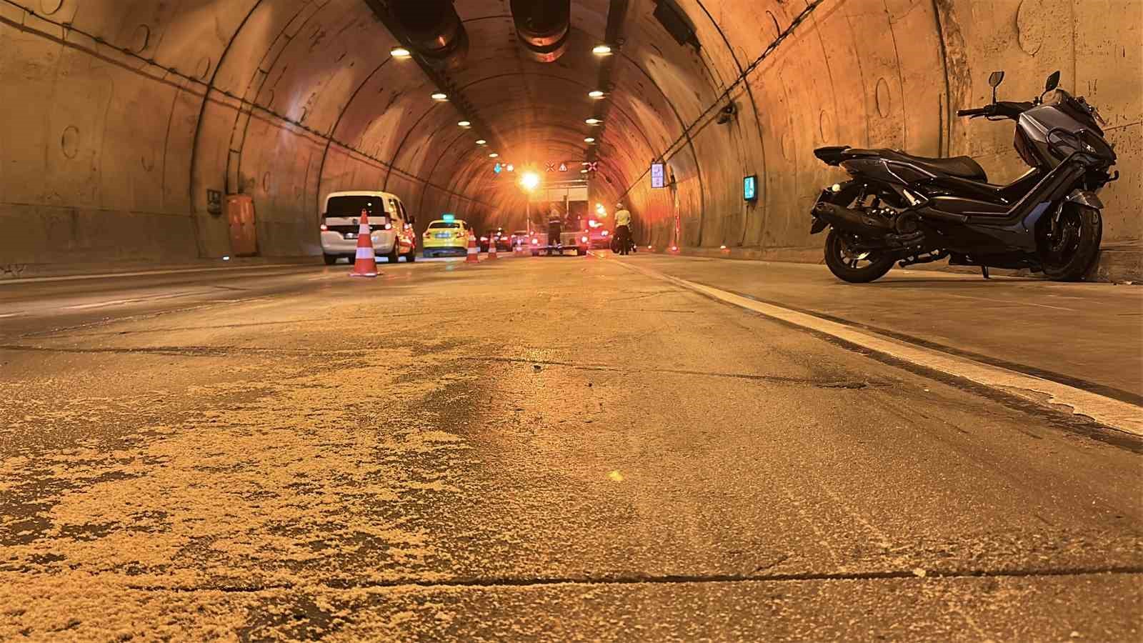 Bomonti-Dolmabahçe Tüneli’nde yola dökülen yağ kazaya neden oldu: 3 yaralı 7 bomonti dolmabahce tunelinde yola dokulen yag kazaya neden oldu 3 yarali 3 lzS2Bsms