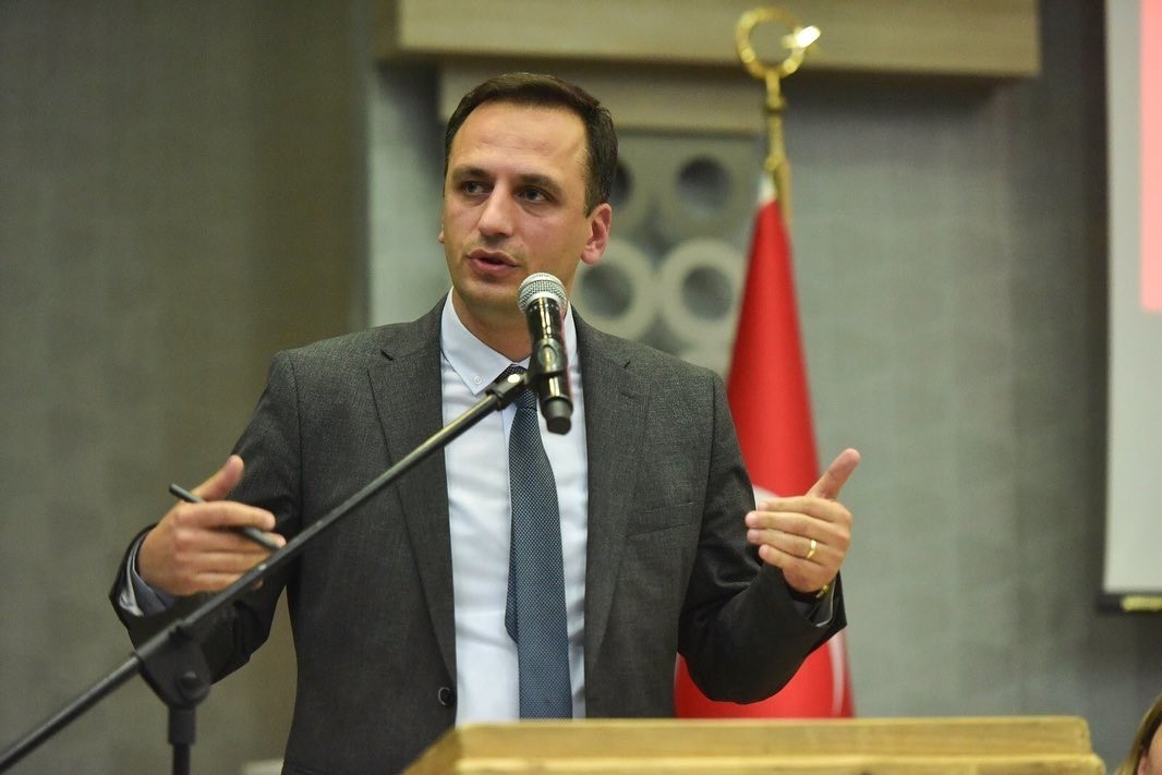 Bornova Belediye Başkanı Eşki adliyeye sevk edildi 6 bornova belediye baskani eski adliyeye sevk edildi 2 DCkJeAUt
