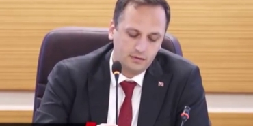 bornova-belediye-meclisinde-sevgili-kontenjani-gerginligi-l65KGU2b.jpg