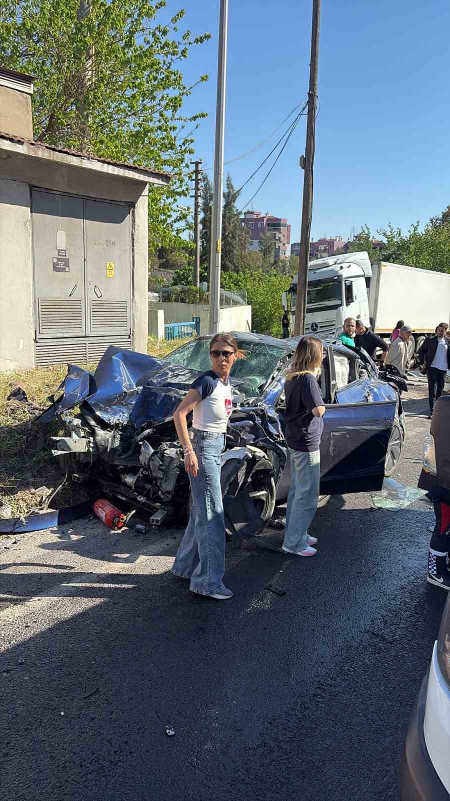 bornovada freni patlayan tir karsi seride gecti olu ve yaralilar var 3 gCQ7g2SW