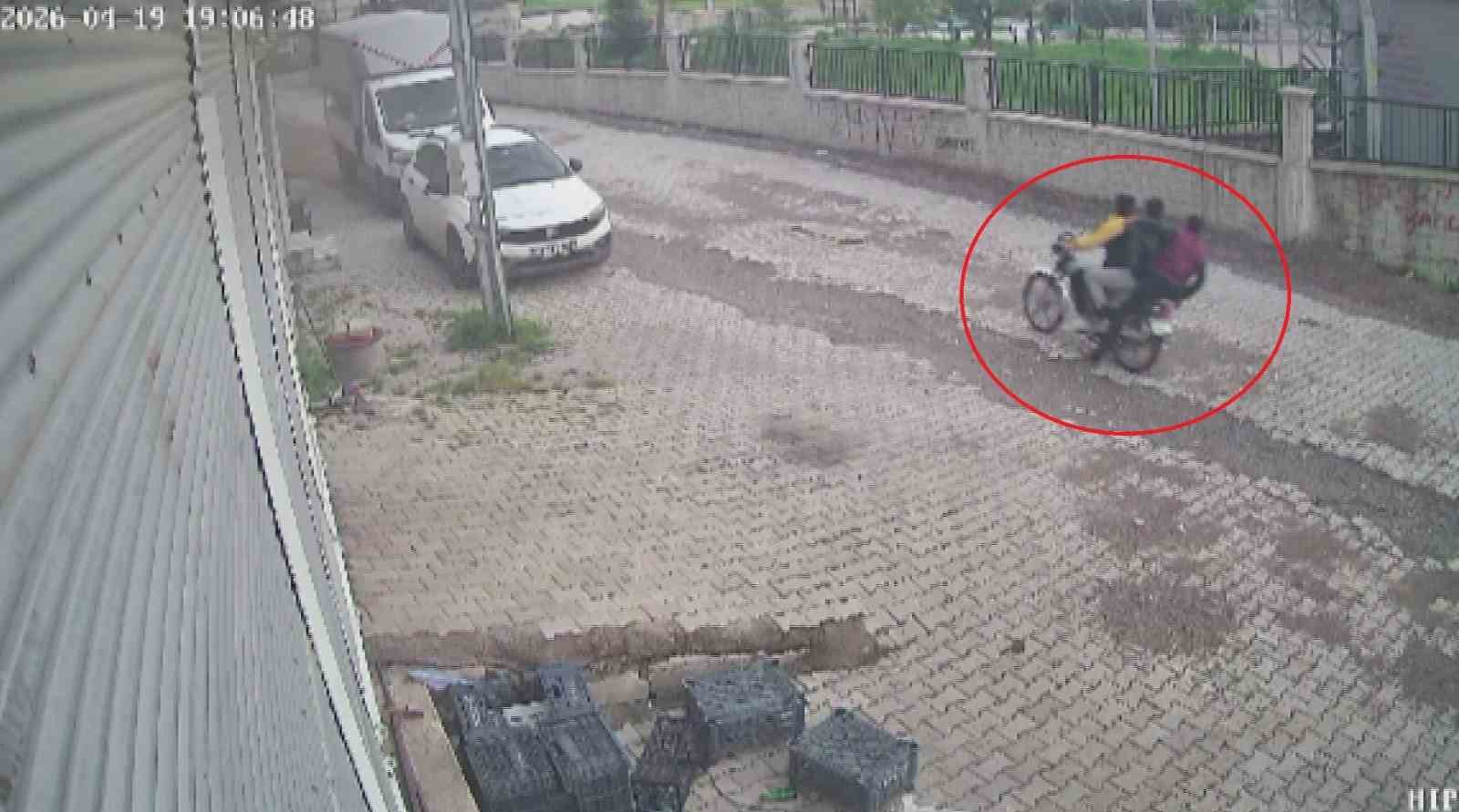 Boş arazide defalarca silahla ateş ederek vatandaşları korkutan çocuk öğrenci çıktı 5 bos arazide defalarca silahla ates ederek vatandaslari korkutan cocuk ogrenci cikti 1 5aOTAFF4
