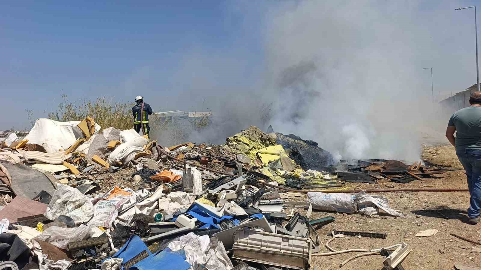 bos araziye dokulen coplerin sebep oldugu yangin korkuttu 0 NMpORcWt