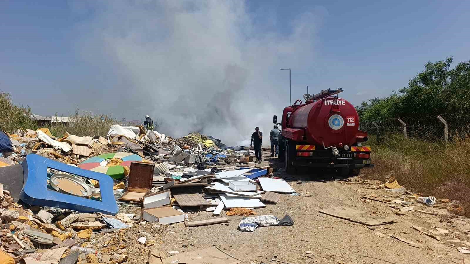 bos araziye dokulen coplerin sebep oldugu yangin korkuttu 2 YH2cNMjq